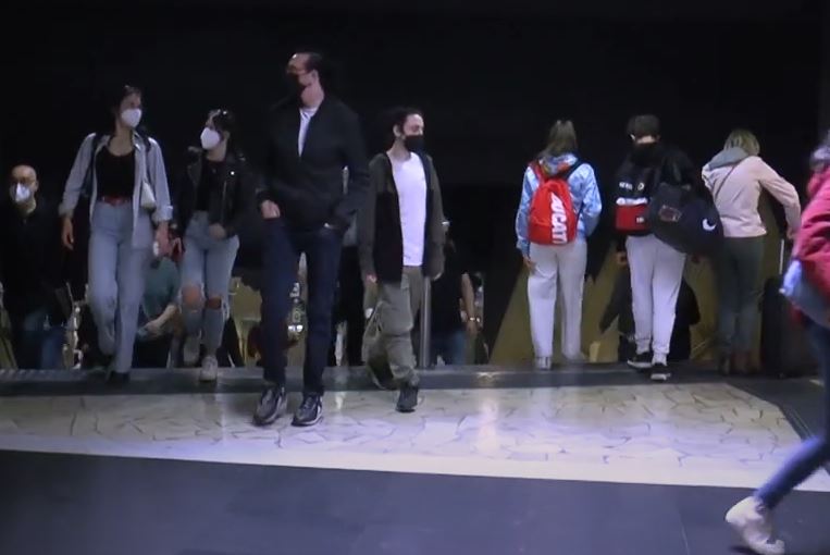 Il rischio è concreto cone sei stazioni della linea 1 della metropolitana di Napoli che potrebbero chiudere da qui all’anno prossimo