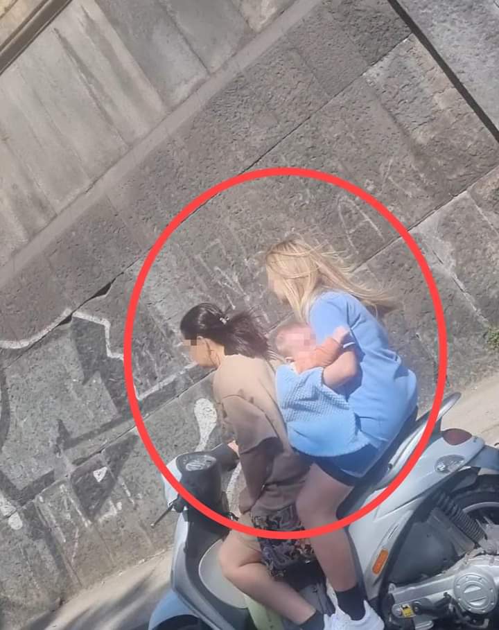 In tre sullo scooter e uno dei passeggeri è addirittura un neonato la denuncia è del consigliere regionale Francesco Emilio Borrelli