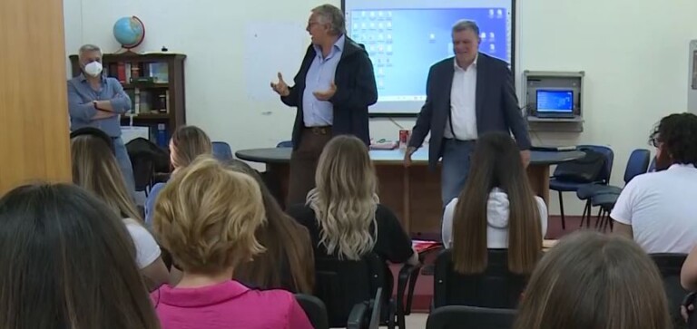 In un bene confiscato alla camorra nasce una sartoria sociale grazie al corso IeFP un percorso di formazione triennale che oggi