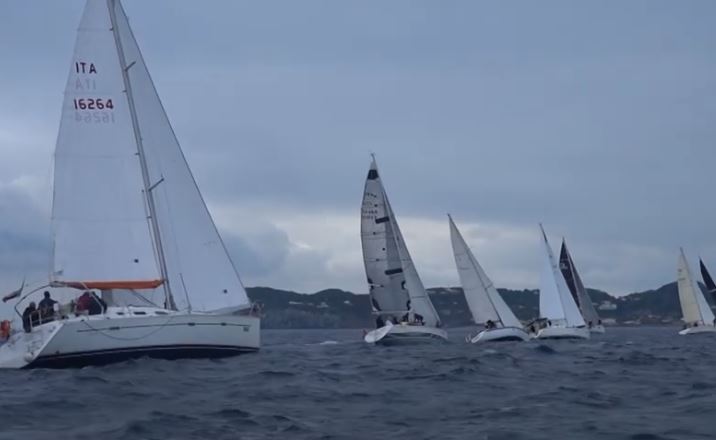 24 ore in barca, in un percorso senza sosta tra Ischia e Procida è stato questo il programma della settima edizione della ScheriaCup24