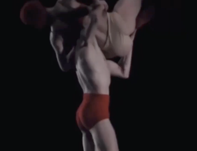 La vita, la carriera, la filosofia coreografica e la visione artistica della danza di un grande coreografo. Il teatro Augusteo di