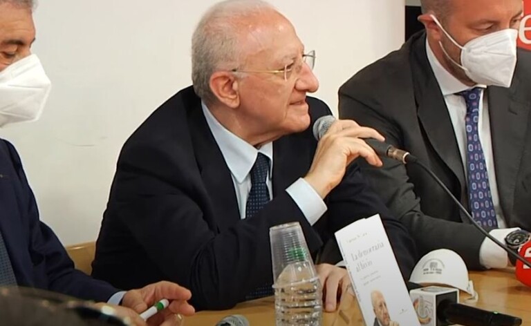su come i media influiscano sulla formazione di un’identità e di una cultura politica adeguata ha parlato il presidente della Regione Campania