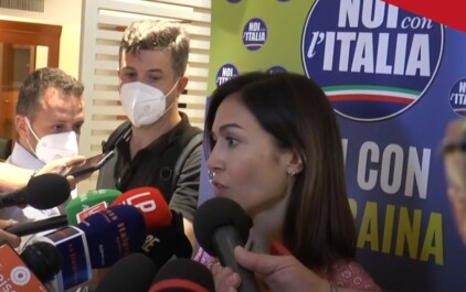 Tra gli argomenti discussi il reddito di cittadinanza e le modalità con cui gli italiani possano superare le problematiche legate al mondo del lavoro