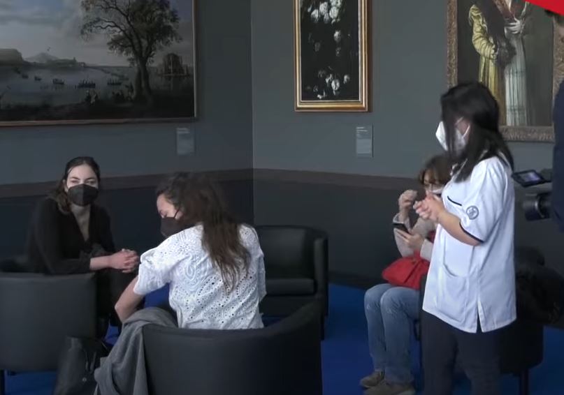 aumento dei contagi riapre l'hub di Capodimonte