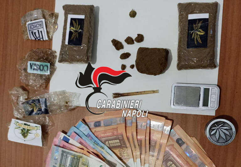 I Carabinieri della stazione di Ischia hanno arrestato nella notte un 17enne dipendente presso un ristorante dell'Isola