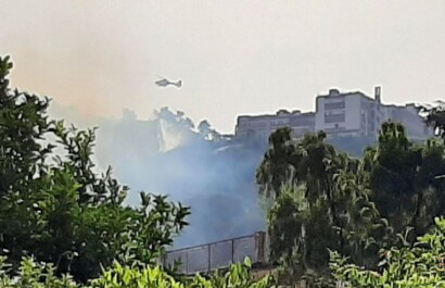 L' incendio è divampato nella tarda serata di ieri ai piedi della collina a Posillipo a #Napoli, sul lato che si affaccia sul quartiere