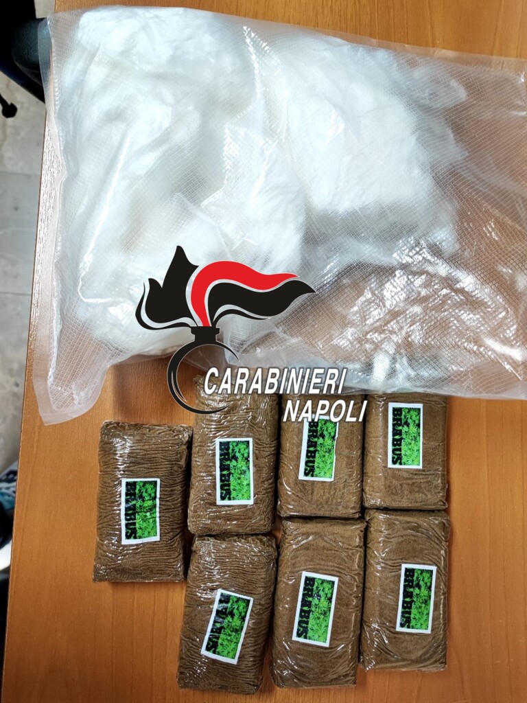 I carabinieri di Castello di Cisterna hanno arrestato per detenzione di droga a fini di spaccio Raffaele Tizzano