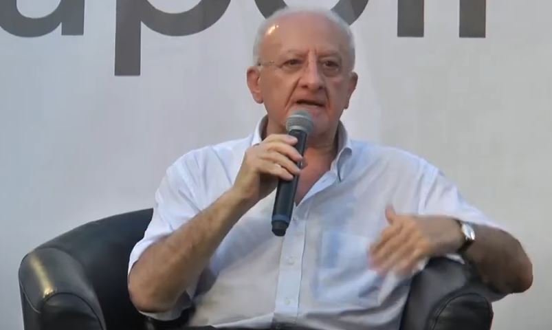 Il PD quest’anno non ne è uscito benissimo dalla festa dell’Unità da un lato il decennale appuntamento del centrosinistra ha preso le mosse