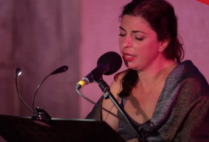 Il racconto universale della maternità della nascita e della morte un vissuto profondo e laico che pure si riconosce nei