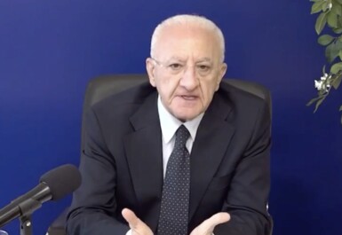 Mascherina al mare per De Luca Covid