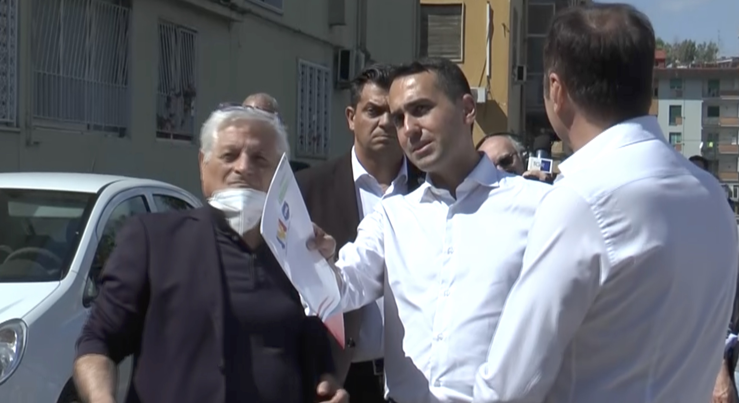 energie rinnovabili e caro bollette discussi da di maio a fuorigrotta