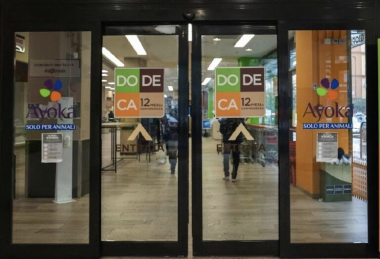 Dodeca uomo accoltellato in fila Napoli