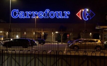 Folle accoltella 5 persone Carrefour