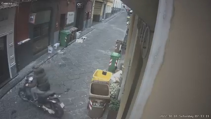Furto Chiaia 400 euro
