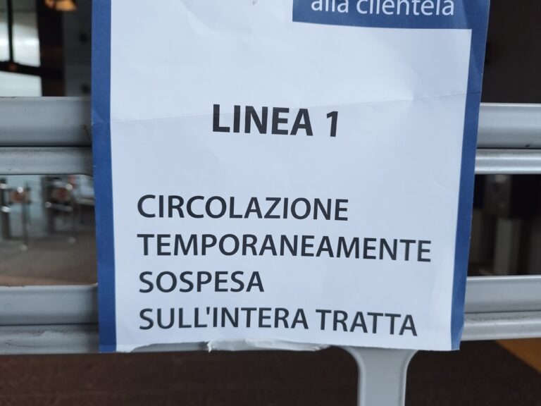 linea 1 metro napoli guasta