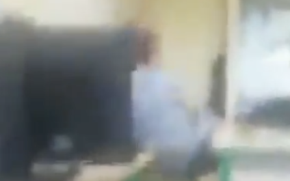 Professore colpisce con un pugno alunno