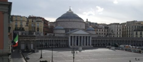 gip ordina sgombero via pizzofalcone case occupate