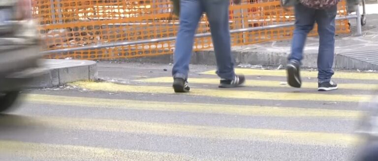 è grave l'82enne investito da un pirata della strada