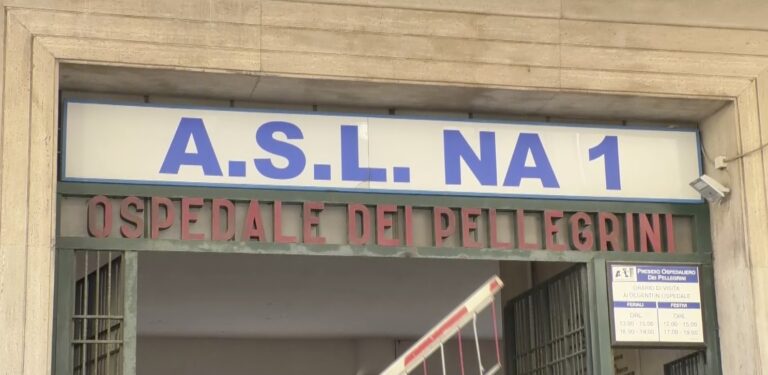 pestato e ferito con un coltello nella notte