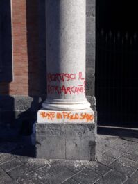 smash repression monumenti imbrattati