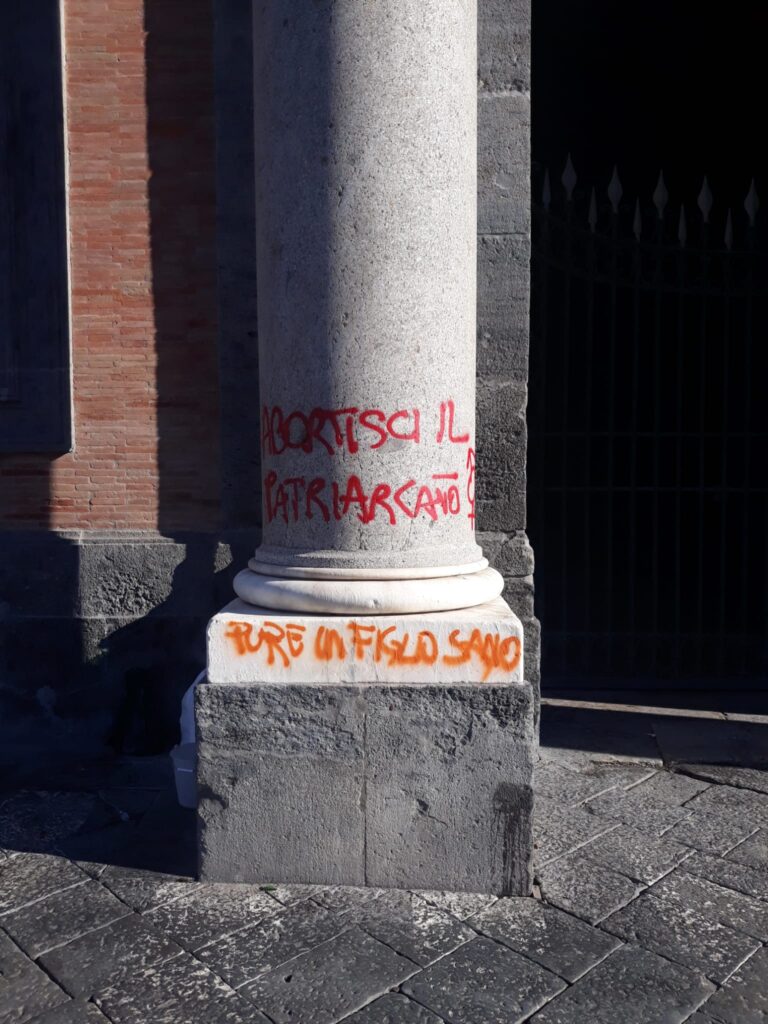 smash repression monumenti imbrattati