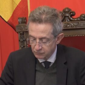 il sindaco manfredi ha consegnato le deleghe dopo le dimissioni dell'assessore mancuso