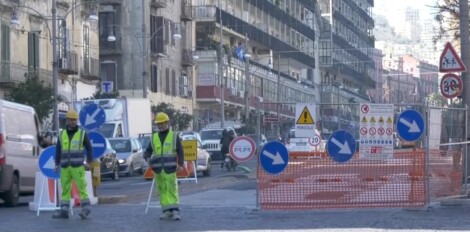 Napoli stritolata dai cantieri. Ne sono stati aperti dieci contemporaneamente e in settimana partiranno altri lavori stradali