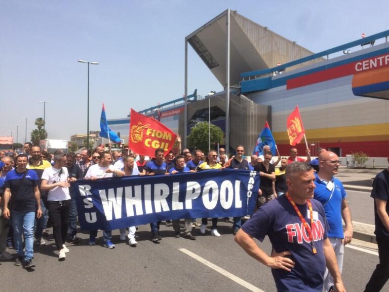 Pannelli fotovoltaici al posto delle lavatrici. Sarà questo il futuro dello stabilimento ex Whirlpool ora affidato al Gruppo Tea Tek
