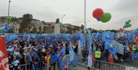 cgil, cisl e uil ricominciano da tre sul lungomare di napoli