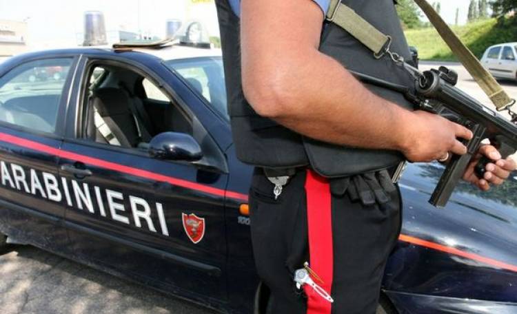 E' stato trovato in una palazzina nel cuore di Giugliano in Campania, Davide Pescatore, di 43 anni, ritenuto elemento di spicco del clan 167 di Arzano: l'uomo era latitante dallo scorso 8 marzo, quando si sottrasse a un'ordinanza di custodia cautelare in carcere emessa dal tribunale di Napoli su richiesta della Direzione Distrettuale Antimafia partenopea