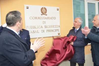 la beffa al commissariato di casal di principe
