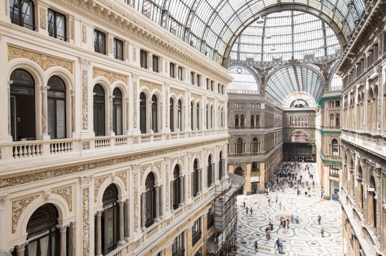 Il 5 luglio 2014 Salvatore Giordano, di 14 anni, passeggiava lungo via Toledo con degli amici quando rimase gravemente ferito alla testa a causa del crollo di calcinacci dalla Galleria Umberto. Lo studente, originario di Marano di Napoli, morì in ospedale per le gravi ferite riportate. Dopo 9 anni da quella tragedia, la famiglia della giovane vittima denuncia: "Ci sentiamo profondamente turbati: all'immenso dolore per la scomparsa di nostro figlio, che nessuno ci potrà restituire, si aggiunge l'amarezza di una giustizia che sembra sempre più lontana"