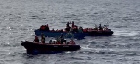 Sono in corso, nel porto di Salerno, le operazioni di sbarco dei 73 migranti soccorsi nei giorni scorsi dalla nave della ong Open Arms