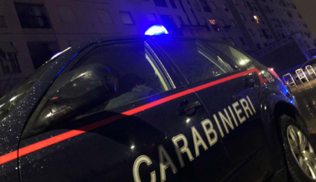 Nel pomeriggio di ieri a Pianura i carabinieri del nucleo radiomobile di Napoli insieme ai colleghi della locale stazione sono intervenuti a via Torciolano all’altezza del civico 21 per la segnalazione di una borsa in strada. Al suo interno i militari hanno ritrovato un colpo di mortaio risalente alla seconda guerra mondiale. Sul posto sono intervenuti gli artificieri del comando provinciale di Napoli che hanno messo in sicurezza l’ordigno