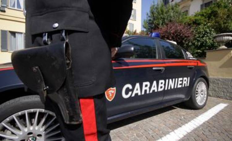 Una pattuglia dell'Esercito che opera con il Raggruppamento Campania nell'ambito dell'Operazione "Strade Sicure", nelle vicinanze di Porta Nolana ha notato un ragazzo che camminava in apparente stato confusionale