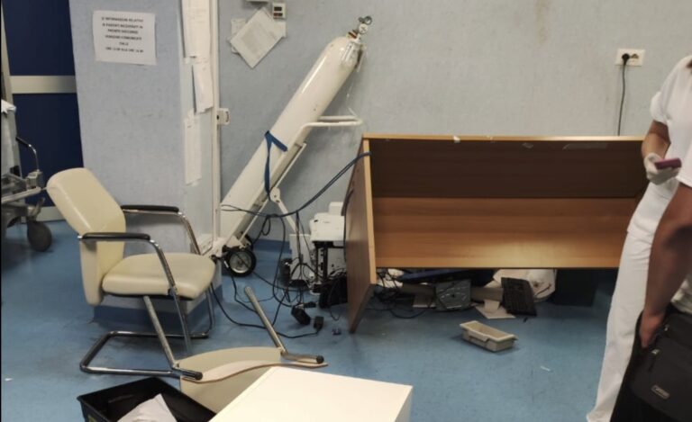 vandalizzato ospedale giugliano