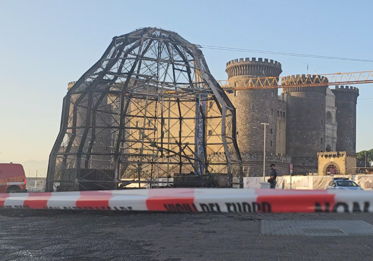 Dovrà rispondere anche del reato di distruzione di un bene culturale di importanza rilevante Simone Isaia, il clochard 32enne ritenuto dalla Polizia e dalla Procura di Napoli l'autore del rogo che ha mandato in cenere la Venere degli stracci di Michelangelo Pistoletto