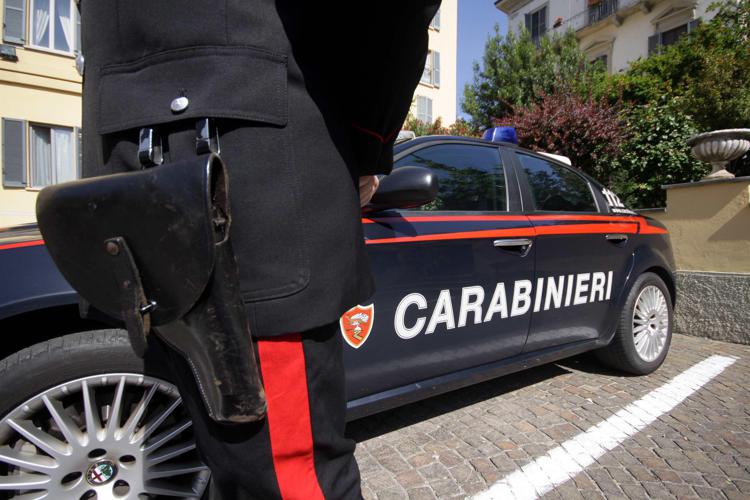 Viaggiava sulla sua Fiat Panda quando ha perso il controllo dell'auto, finendo contro altri veicoli in sosta. E' successo a Torre del Greco dove questa mattina i carabinieri della Sezione Radiomobile locale sono intervenuti in via Marconi, all'angolo di via Circumvallazione traendo in salvo un uomo di 61 anni