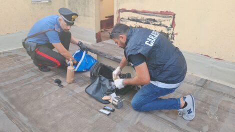 maxi blitz delle forze dell'ordine a caivano