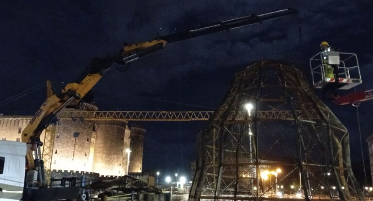 Venere stracci torna in piazza scheletro