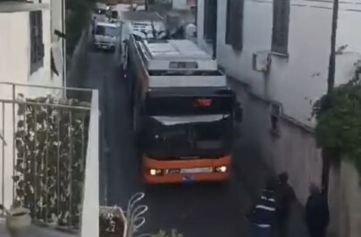 assalto alle poste e incidente stradale mandano in tilt portici