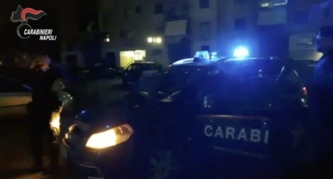 blitz dei carabinieri a scampia contro il clan abbinante