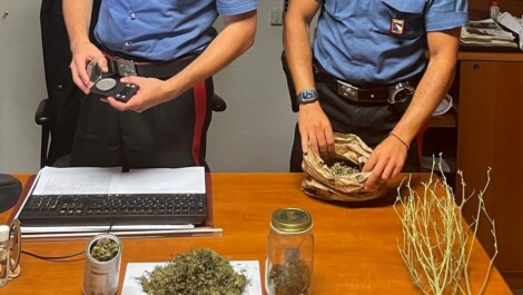 22enne-arrestato-nel-casertano-nascondeva-la-droga-in-casa