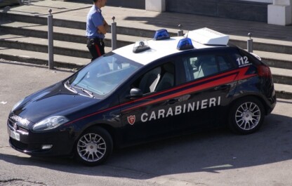 gazzella dei carabinieri foto