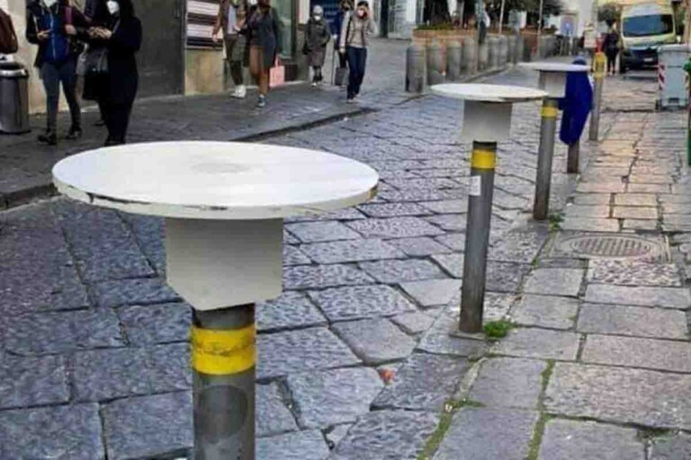 TAVOLINO SELVAGGIO A NAPOLI