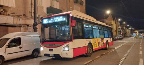 autobus devastati denuncia