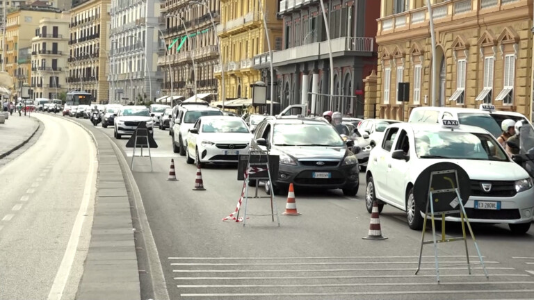 immagine strada di Napoli sicomunicazione