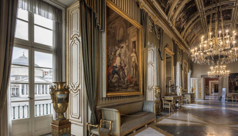 Aperture straordinarie al Palazzo Reale di Napoli