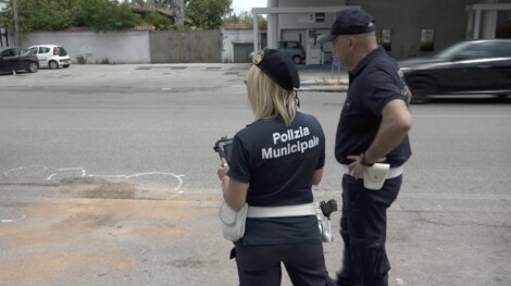 incidente mortale scampia morto 16enne polizia municipale