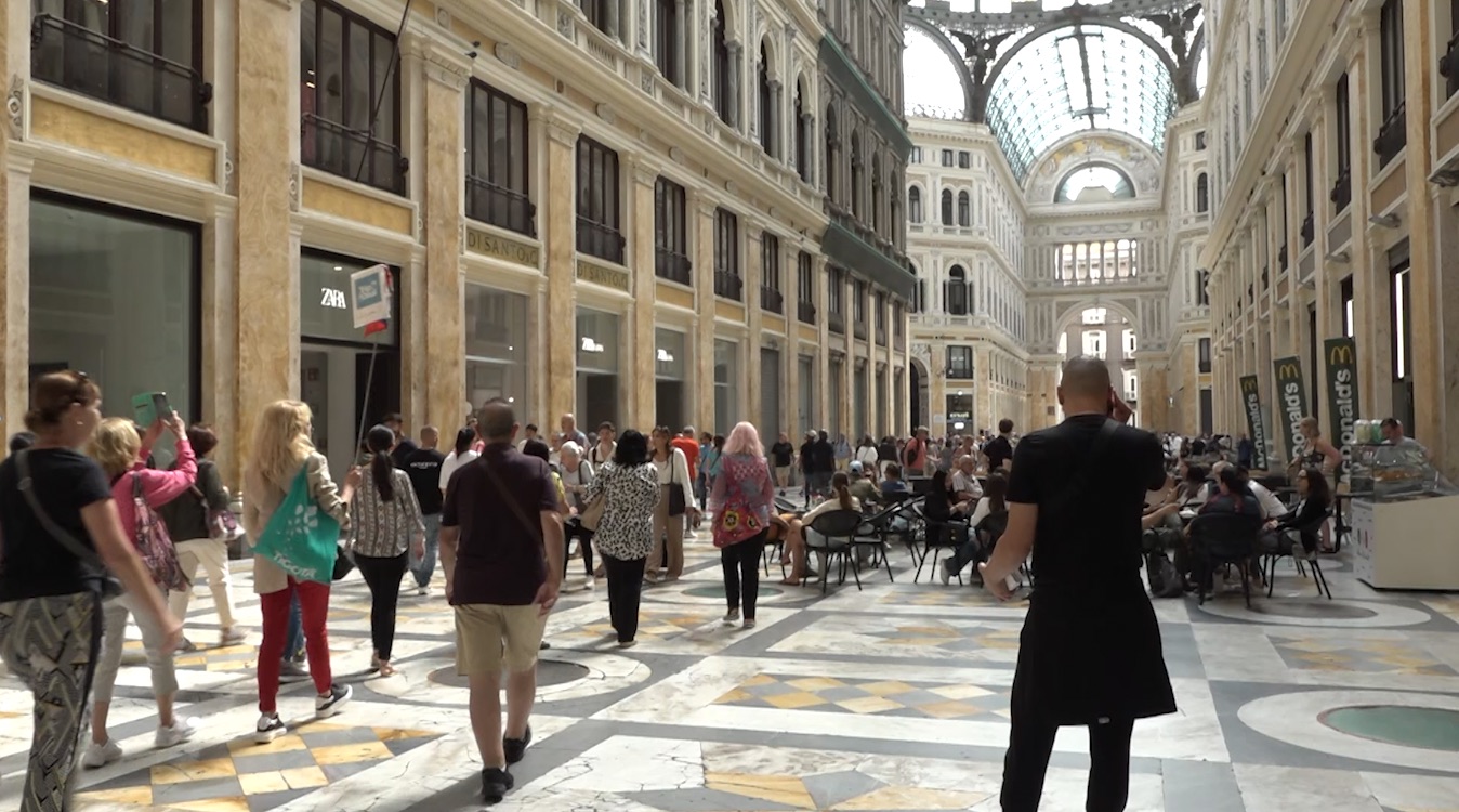 turisti a napoli boom nel weekend di musei aperti